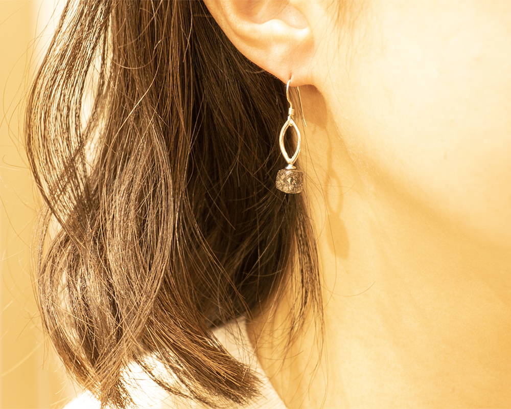 Atelier Mallet│ クォーツピアス(MS042)